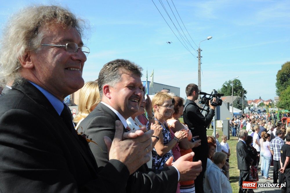 Zdjęcie w galerii na portalu naszraciborz.pl: Tłumy na dożynkach w Krzyżanowicach wiadomości z regionu