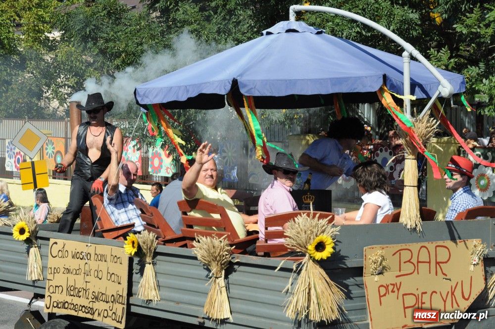 Zdjęcie w galerii na portalu naszraciborz.pl: Tłumy na dożynkach w Krzyżanowicach wiadomości z regionu