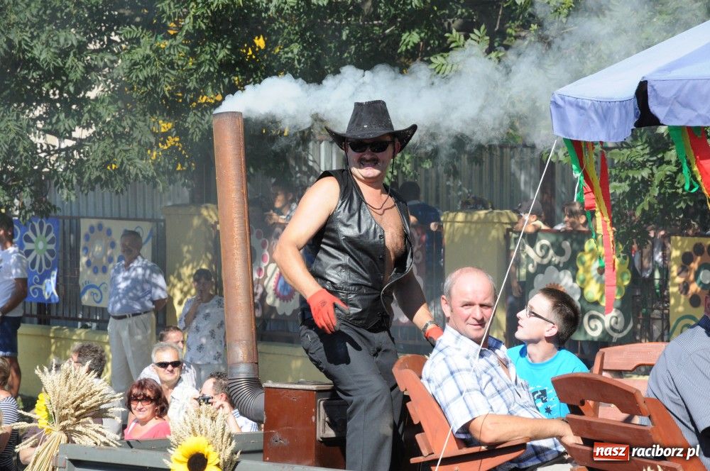 Zdjęcie w galerii na portalu naszraciborz.pl: Tłumy na dożynkach w Krzyżanowicach wiadomości z regionu