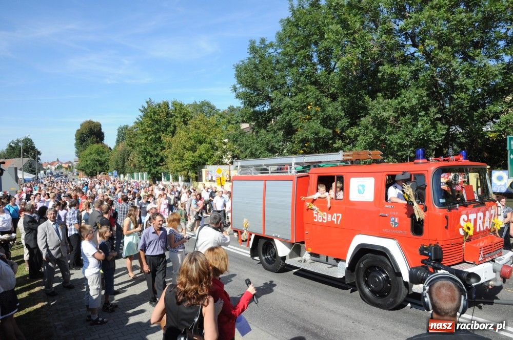 Zdjęcie w galerii na portalu naszraciborz.pl: Tłumy na dożynkach w Krzyżanowicach wiadomości z regionu