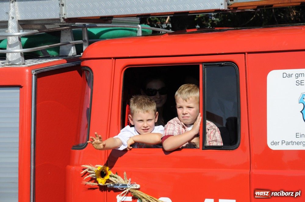 Zdjęcie w galerii na portalu naszraciborz.pl: Tłumy na dożynkach w Krzyżanowicach wiadomości z regionu