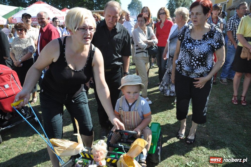 Zdjęcie w galerii na portalu naszraciborz.pl: Tłumy na dożynkach w Krzyżanowicach wiadomości z regionu