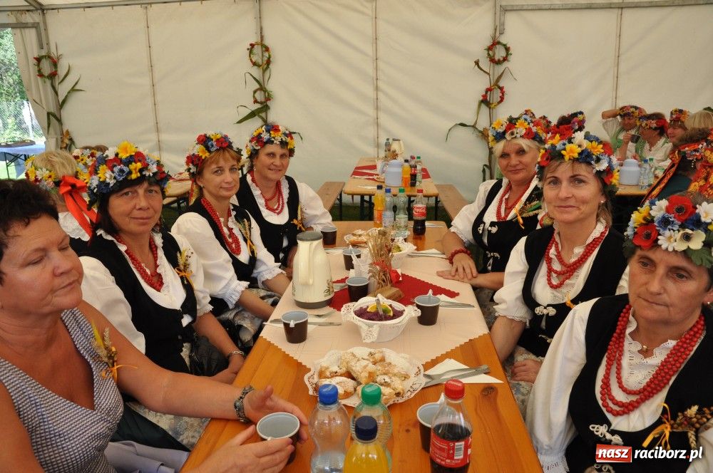 Zdjęcie w galerii na portalu naszraciborz.pl: Tłumy na dożynkach w Krzyżanowicach wiadomości z regionu