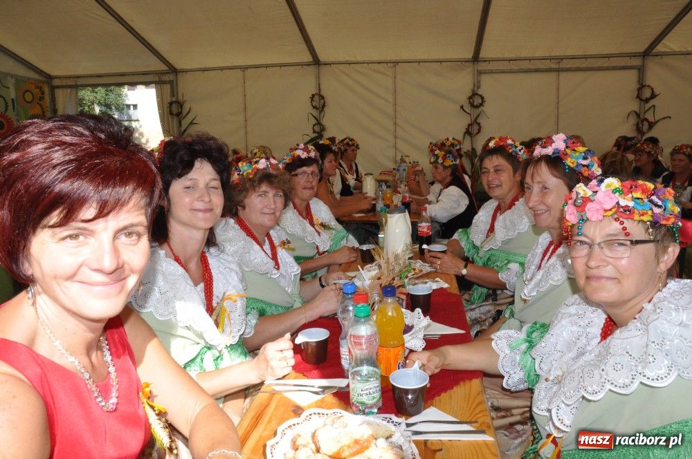 Zdjęcie w galerii na portalu naszraciborz.pl: Tłumy na dożynkach w Krzyżanowicach wiadomości z regionu