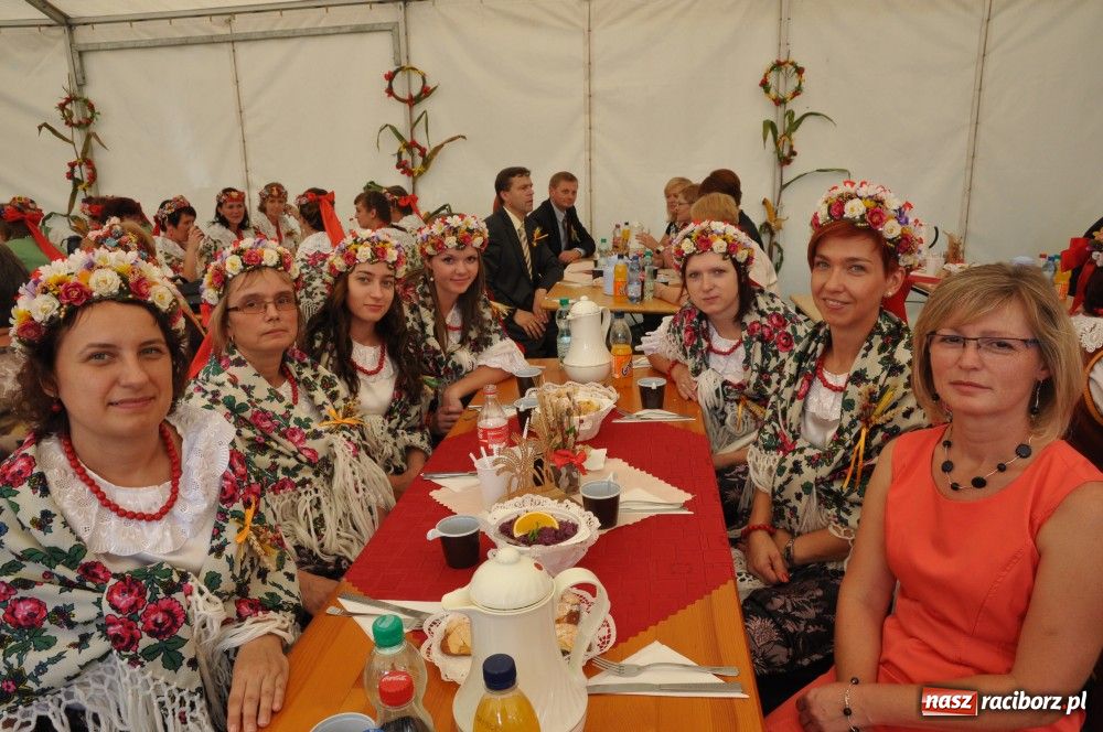 Zdjęcie w galerii na portalu naszraciborz.pl: Tłumy na dożynkach w Krzyżanowicach wiadomości z regionu