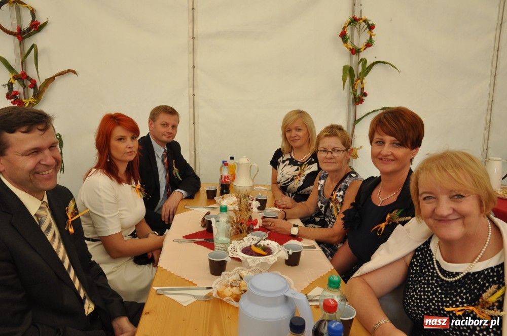 Zdjęcie w galerii na portalu naszraciborz.pl: Tłumy na dożynkach w Krzyżanowicach wiadomości z regionu