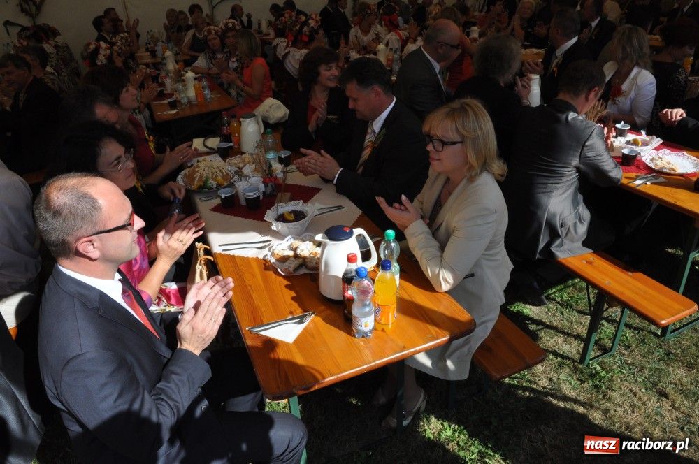 Zdjęcie w galerii na portalu naszraciborz.pl: Tłumy na dożynkach w Krzyżanowicach wiadomości z regionu