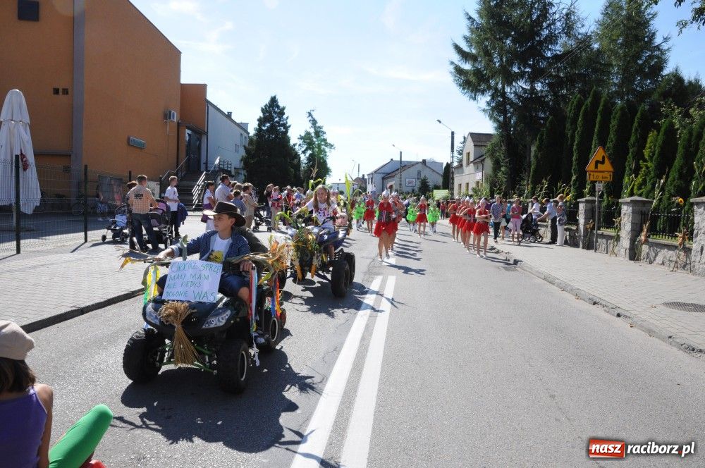 Zdjęcie w galerii na portalu naszraciborz.pl: Tłumy na dożynkach w Krzyżanowicach wiadomości z regionu