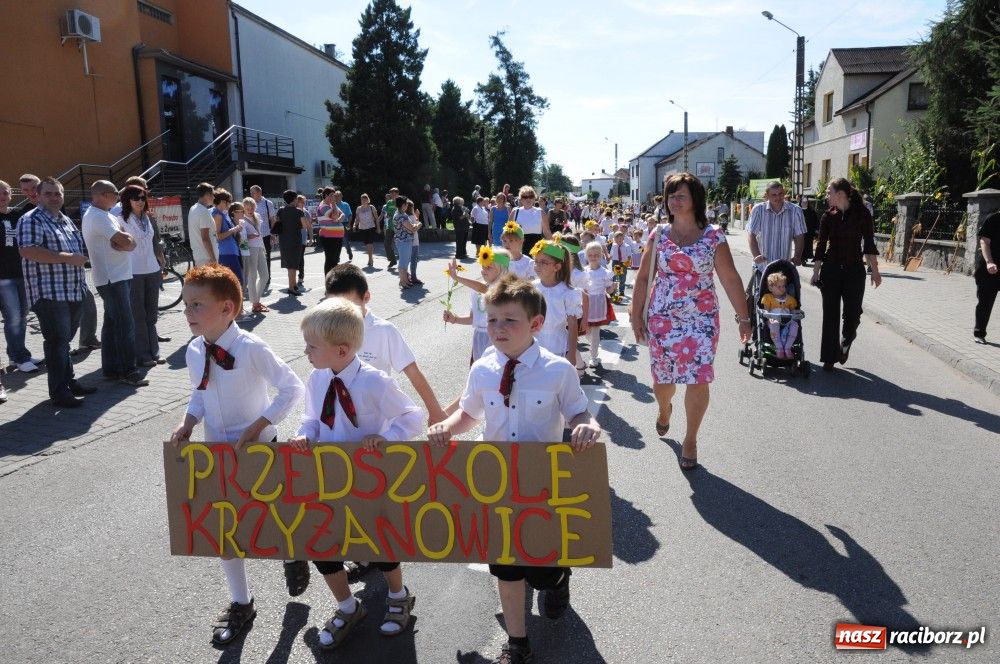 Zdjęcie w galerii na portalu naszraciborz.pl: Tłumy na dożynkach w Krzyżanowicach wiadomości z regionu