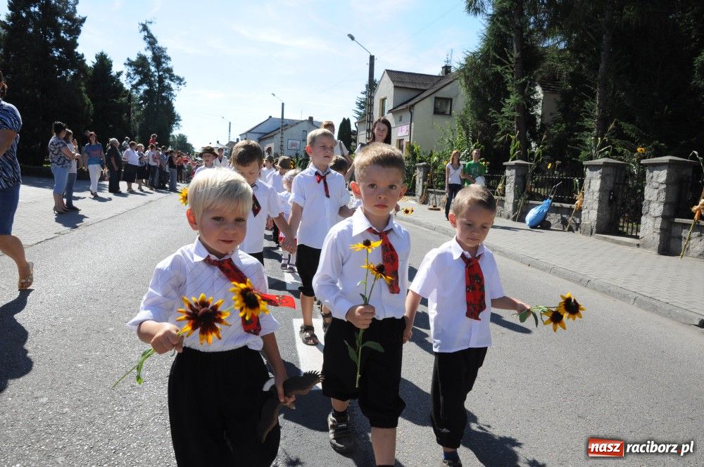 Zdjęcie w galerii na portalu naszraciborz.pl: Tłumy na dożynkach w Krzyżanowicach wiadomości z regionu