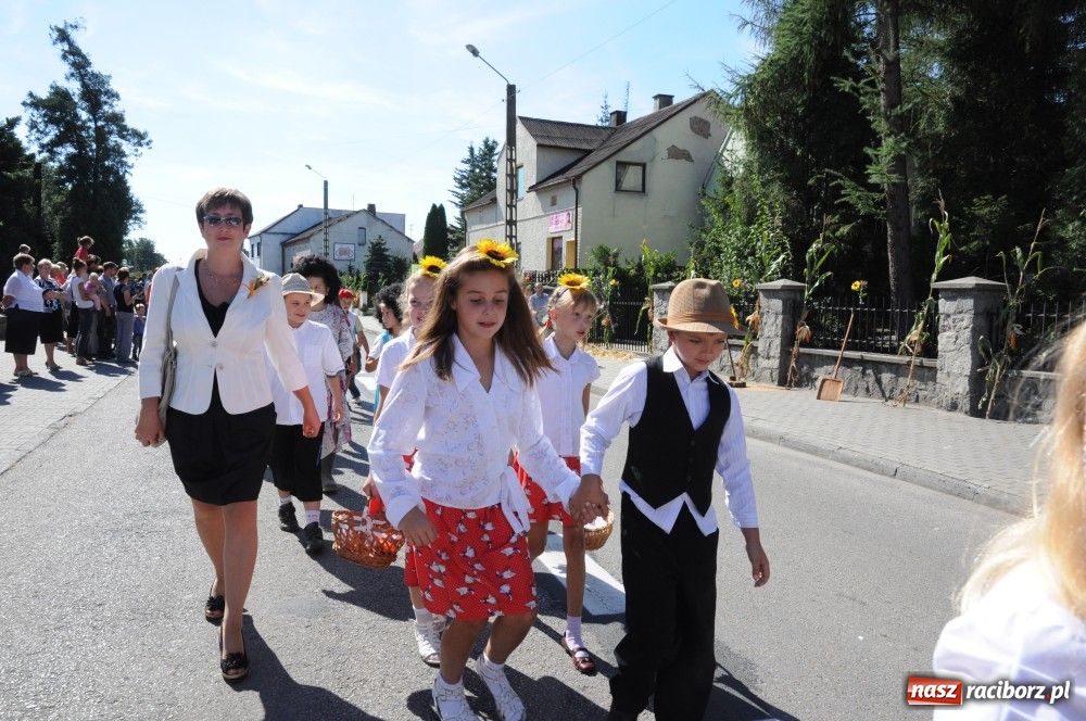 Zdjęcie w galerii na portalu naszraciborz.pl: Tłumy na dożynkach w Krzyżanowicach wiadomości z regionu