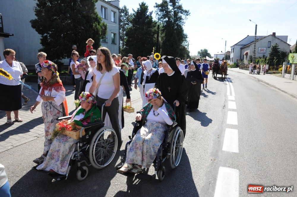 Zdjęcie w galerii na portalu naszraciborz.pl: Tłumy na dożynkach w Krzyżanowicach wiadomości z regionu