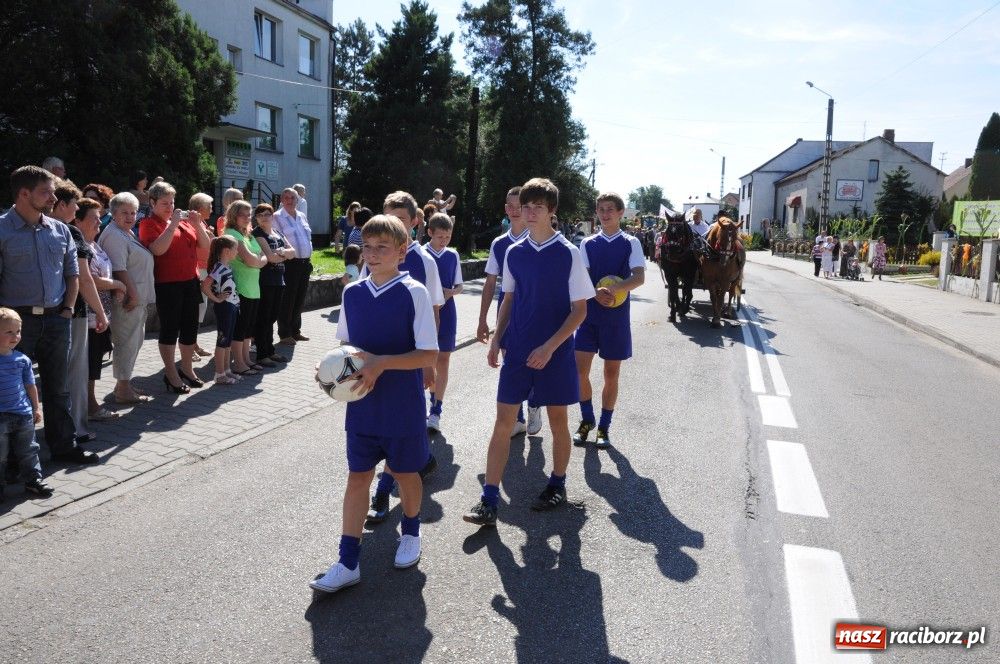 Zdjęcie w galerii na portalu naszraciborz.pl: Tłumy na dożynkach w Krzyżanowicach wiadomości z regionu