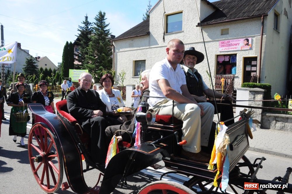 Zdjęcie w galerii na portalu naszraciborz.pl: Tłumy na dożynkach w Krzyżanowicach wiadomości z regionu