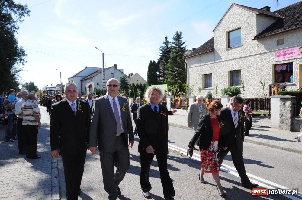 Zdjęcie w galerii na portalu naszraciborz.pl: Tłumy na dożynkach w Krzyżanowicach wiadomości z regionu