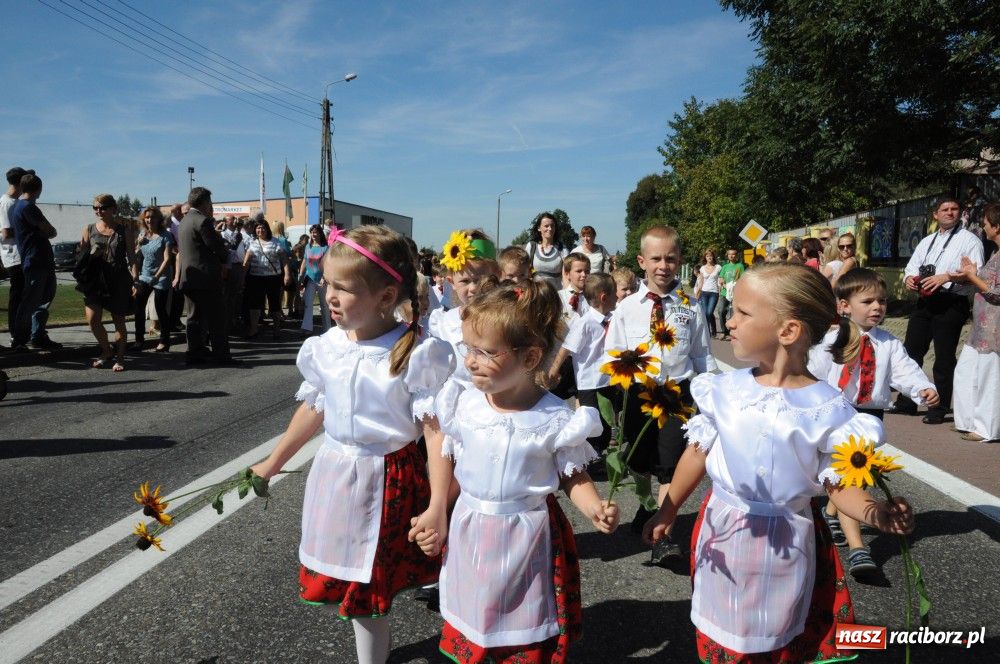 Zdjęcie w galerii na portalu naszraciborz.pl: Tłumy na dożynkach w Krzyżanowicach wiadomości z regionu