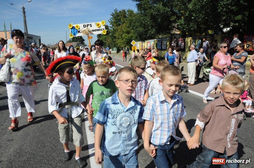 Zdjęcie w galerii na portalu naszraciborz.pl: Tłumy na dożynkach w Krzyżanowicach wiadomości z regionu