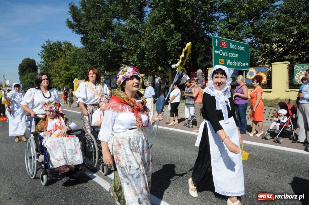 Zdjęcie w galerii na portalu naszraciborz.pl: Tłumy na dożynkach w Krzyżanowicach wiadomości z regionu