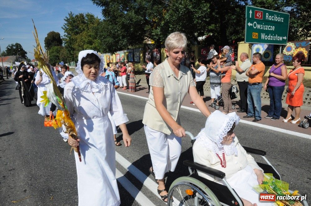 Zdjęcie w galerii na portalu naszraciborz.pl: Tłumy na dożynkach w Krzyżanowicach wiadomości z regionu