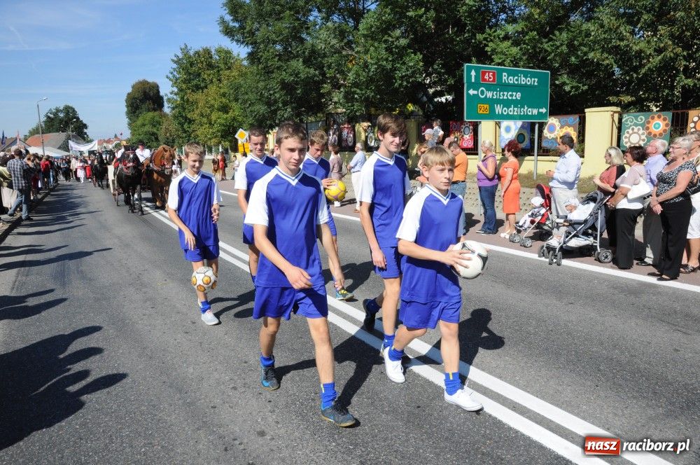 Zdjęcie w galerii na portalu naszraciborz.pl: Tłumy na dożynkach w Krzyżanowicach wiadomości z regionu