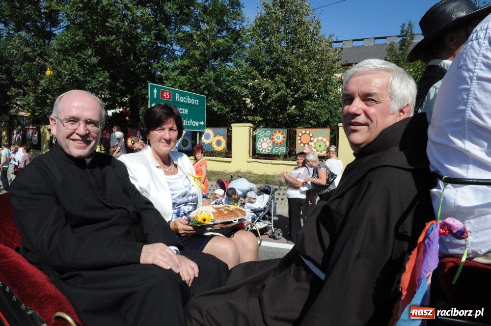 Zdjęcie w galerii na portalu naszraciborz.pl: Tłumy na dożynkach w Krzyżanowicach wiadomości z regionu