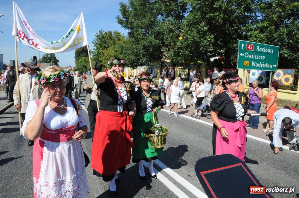 Zdjęcie w galerii na portalu naszraciborz.pl: Tłumy na dożynkach w Krzyżanowicach wiadomości z regionu