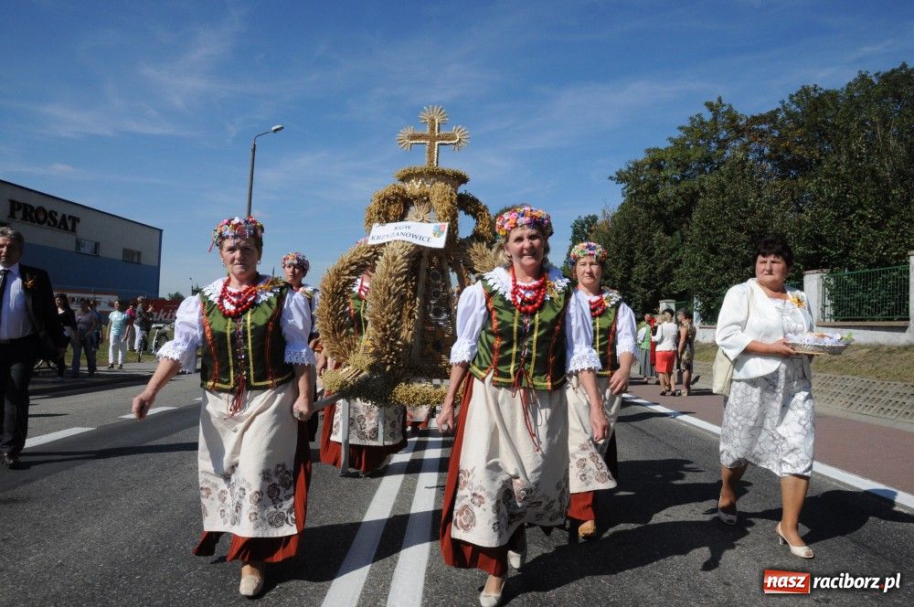 Zdjęcie w galerii na portalu naszraciborz.pl: Tłumy na dożynkach w Krzyżanowicach wiadomości z regionu