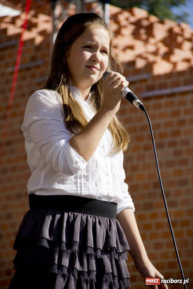 Zdjęcie w galerii na portalu naszraciborz.pl: MDK promował się na zamku wiadomości z regionu