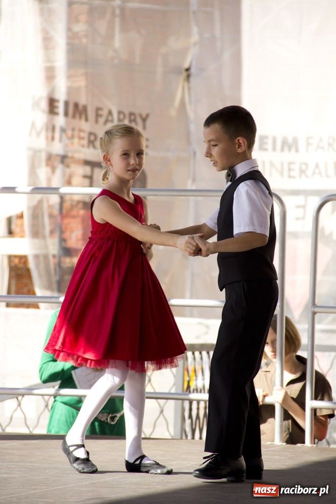 Zdjęcie w galerii na portalu naszraciborz.pl: MDK promował się na zamku wiadomości z regionu