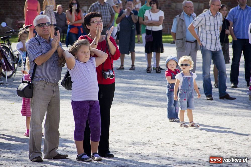 Zdjęcie w galerii na portalu naszraciborz.pl: MDK promował się na zamku wiadomości z regionu