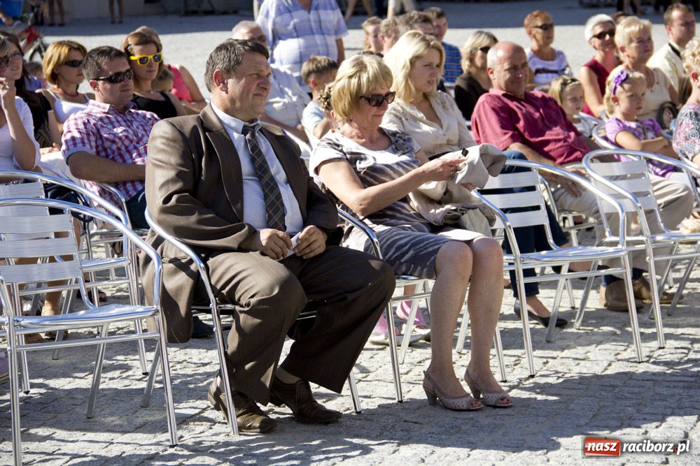 Zdjęcie w galerii na portalu naszraciborz.pl: MDK promował się na zamku wiadomości z regionu