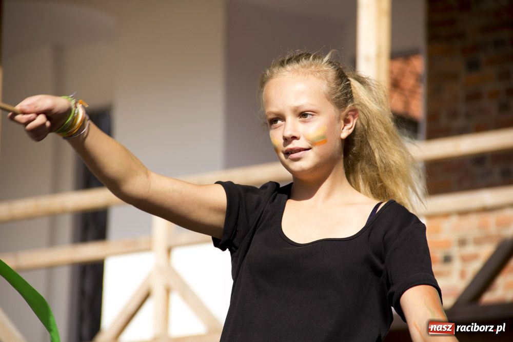 Zdjęcie w galerii na portalu naszraciborz.pl: MDK promował się na zamku wiadomości z regionu