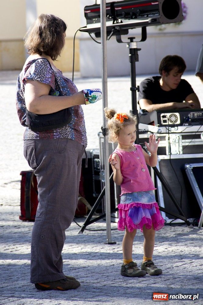 Zdjęcie w galerii na portalu naszraciborz.pl: MDK promował się na zamku wiadomości z regionu