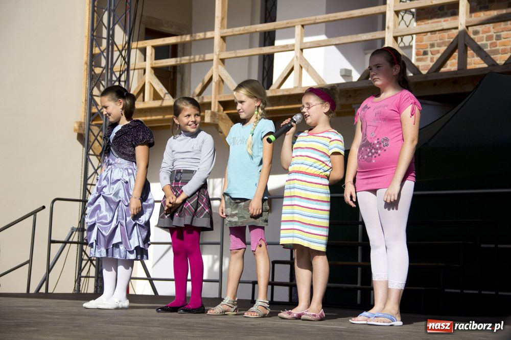 Zdjęcie w galerii na portalu naszraciborz.pl: MDK promował się na zamku wiadomości z regionu