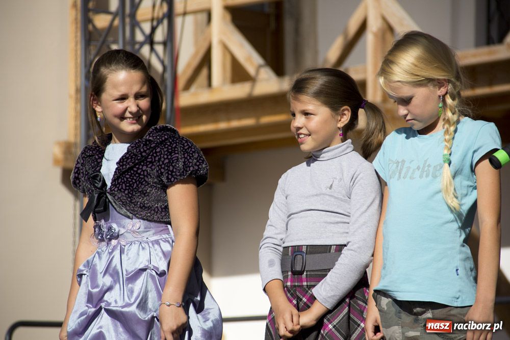 Zdjęcie w galerii na portalu naszraciborz.pl: MDK promował się na zamku wiadomości z regionu