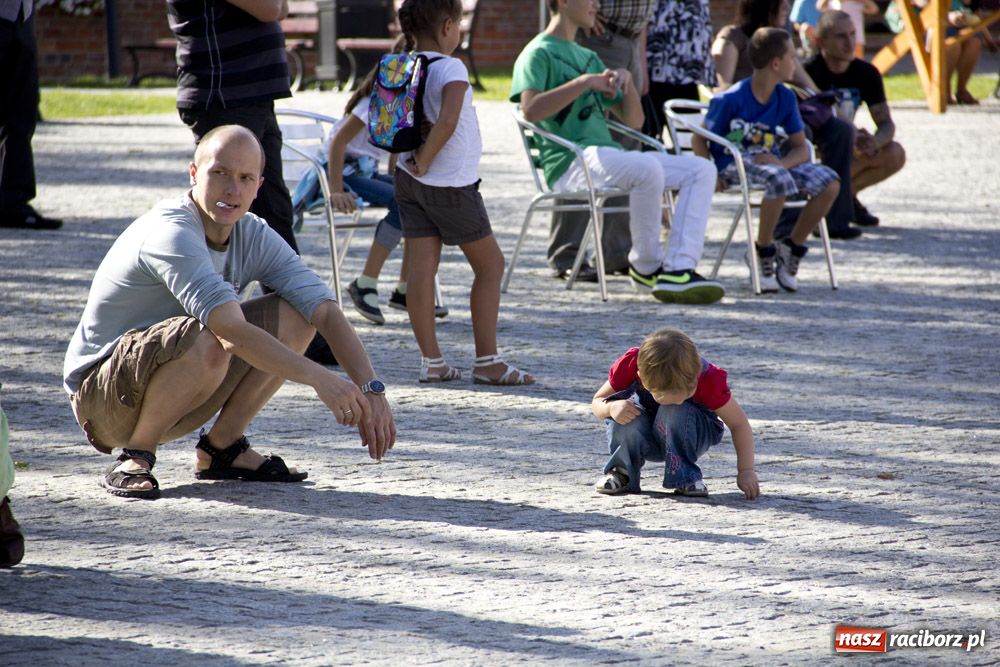 Zdjęcie w galerii na portalu naszraciborz.pl: MDK promował się na zamku wiadomości z regionu