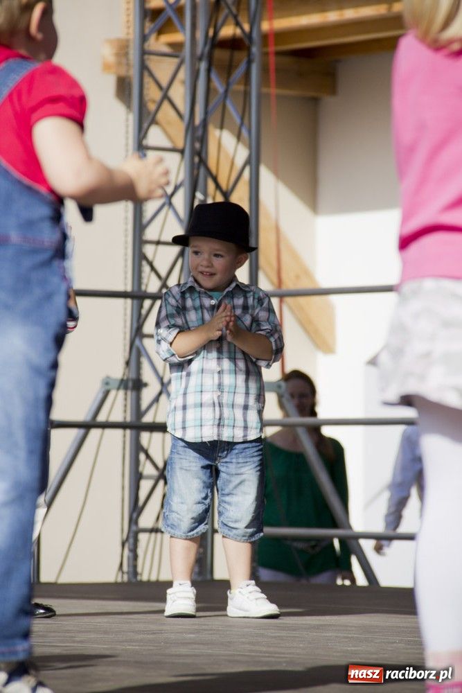 Zdjęcie w galerii na portalu naszraciborz.pl: MDK promował się na zamku wiadomości z regionu