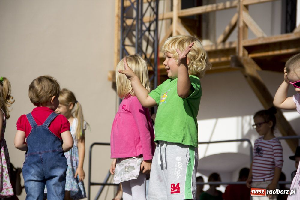 Zdjęcie w galerii na portalu naszraciborz.pl: MDK promował się na zamku wiadomości z regionu