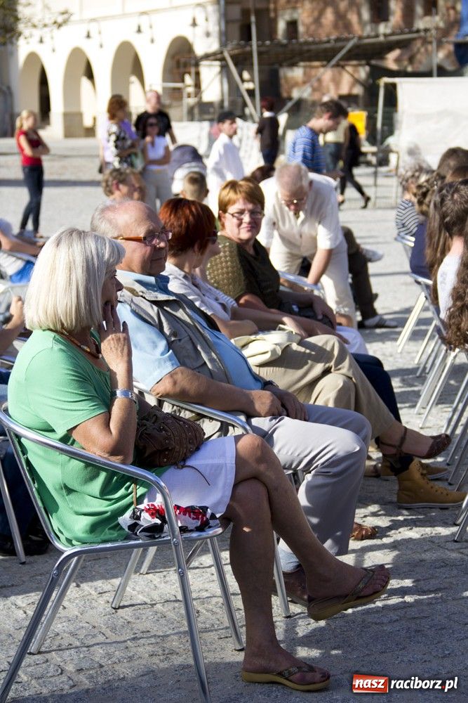 Zdjęcie w galerii na portalu naszraciborz.pl: MDK promował się na zamku wiadomości z regionu