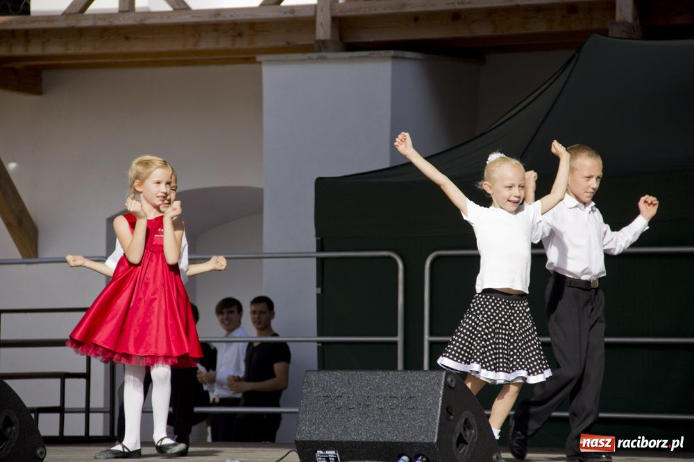 Zdjęcie w galerii na portalu naszraciborz.pl: MDK promował się na zamku wiadomości z regionu