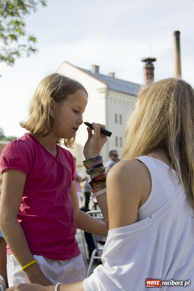 Zdjęcie w galerii na portalu naszraciborz.pl: MDK promował się na zamku wiadomości z regionu