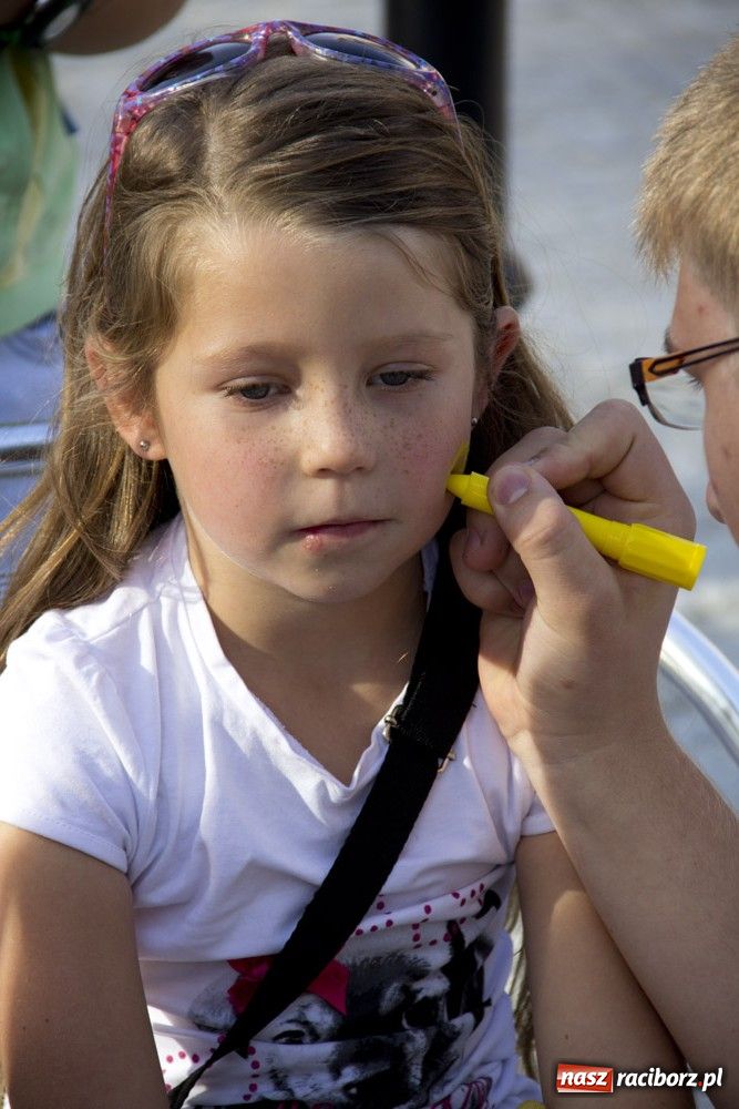 Zdjęcie w galerii na portalu naszraciborz.pl: MDK promował się na zamku wiadomości z regionu