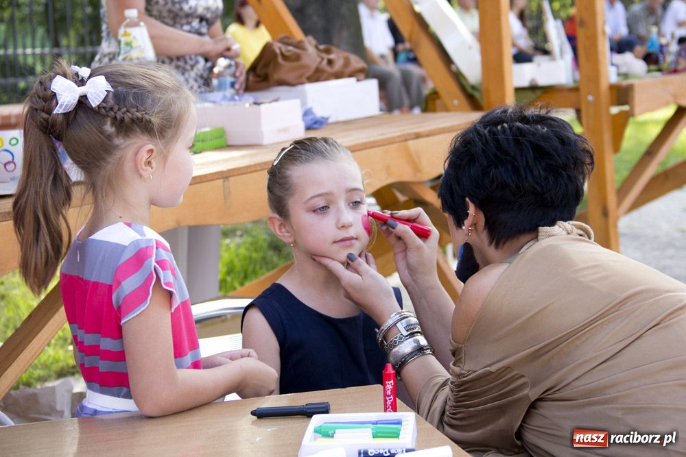Zdjęcie w galerii na portalu naszraciborz.pl: MDK promował się na zamku wiadomości z regionu