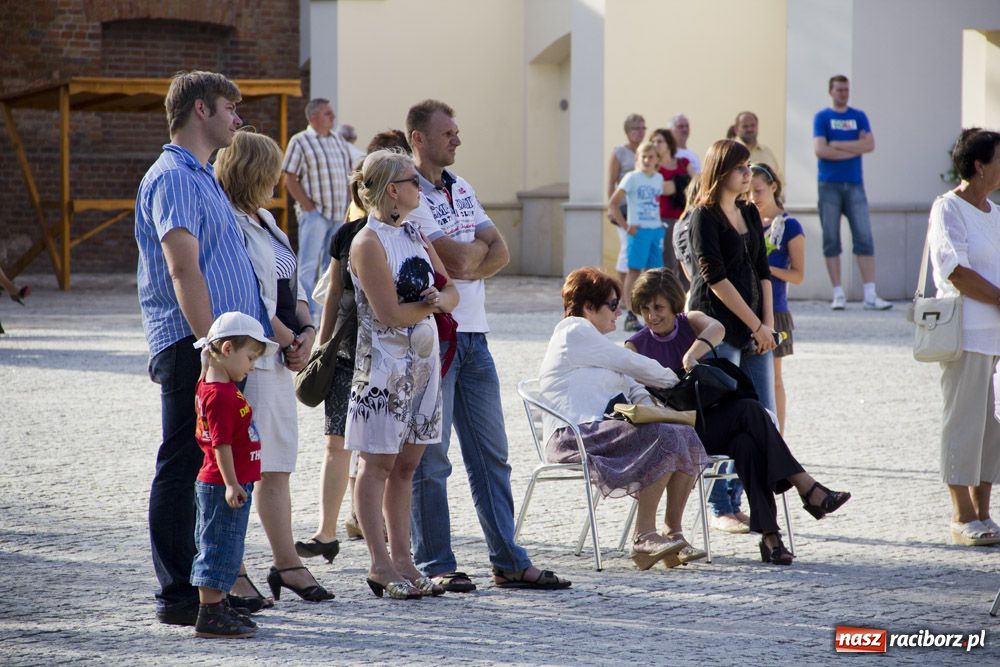 Zdjęcie w galerii na portalu naszraciborz.pl: MDK promował się na zamku wiadomości z regionu