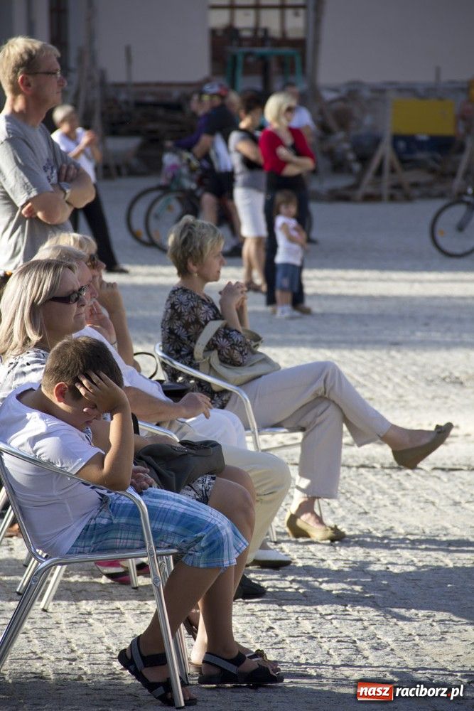 Zdjęcie w galerii na portalu naszraciborz.pl: MDK promował się na zamku wiadomości z regionu
