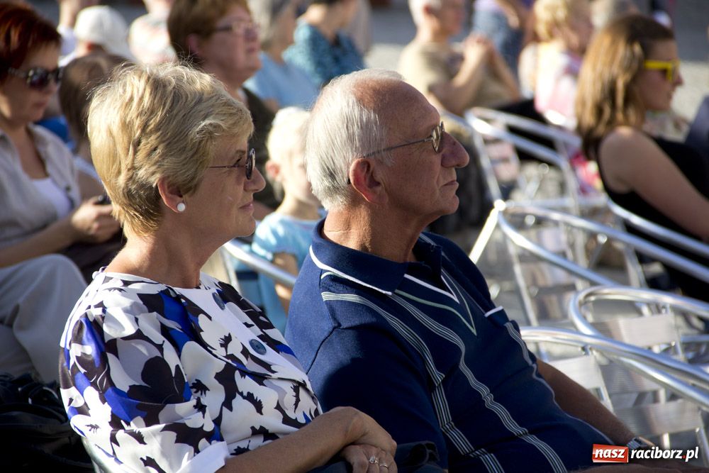 Zdjęcie w galerii na portalu naszraciborz.pl: MDK promował się na zamku wiadomości z regionu