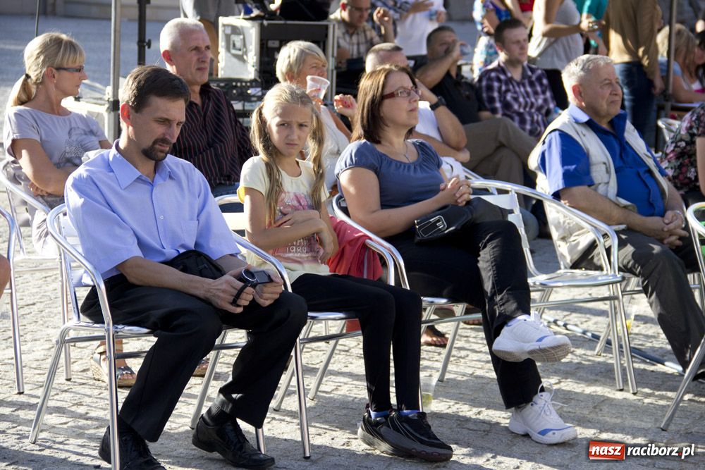 Zdjęcie w galerii na portalu naszraciborz.pl: MDK promował się na zamku wiadomości z regionu