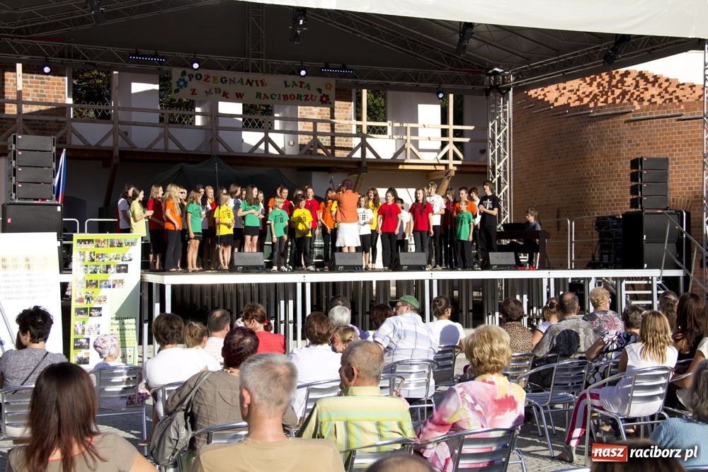 Zdjęcie w galerii na portalu naszraciborz.pl: MDK promował się na zamku wiadomości z regionu