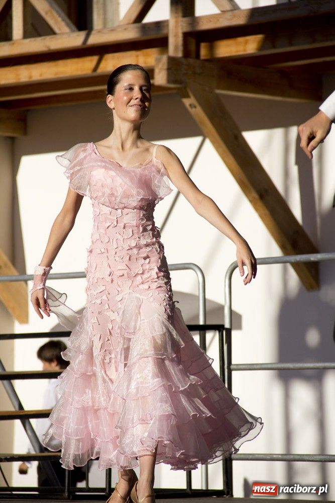 Zdjęcie w galerii na portalu naszraciborz.pl: MDK promował się na zamku wiadomości z regionu