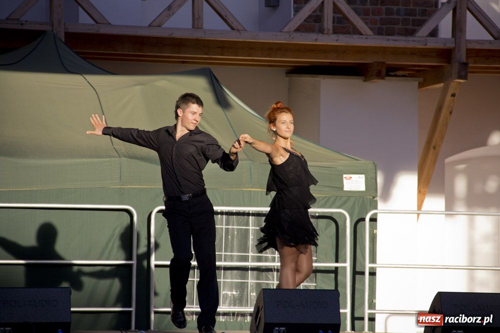 Zdjęcie w galerii na portalu naszraciborz.pl: MDK promował się na zamku wiadomości z regionu